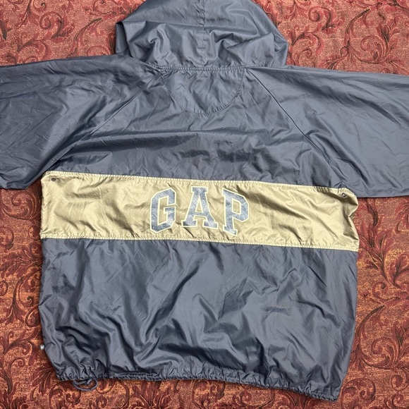 90s Oversized Gap Windbreaker - Picture 2 of 6